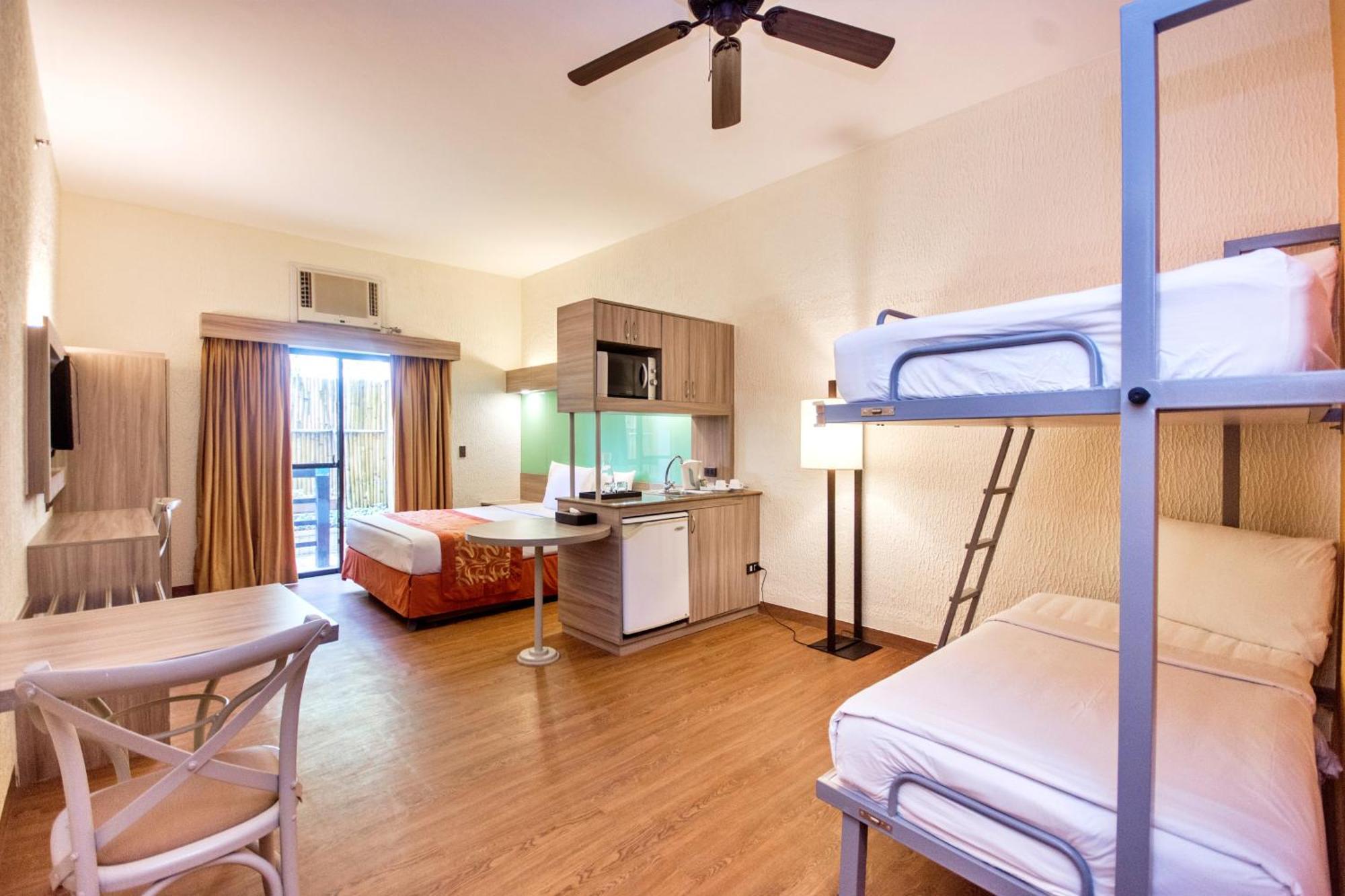 Microtel By Wyndham Boracay Balabag  Εξωτερικό φωτογραφία