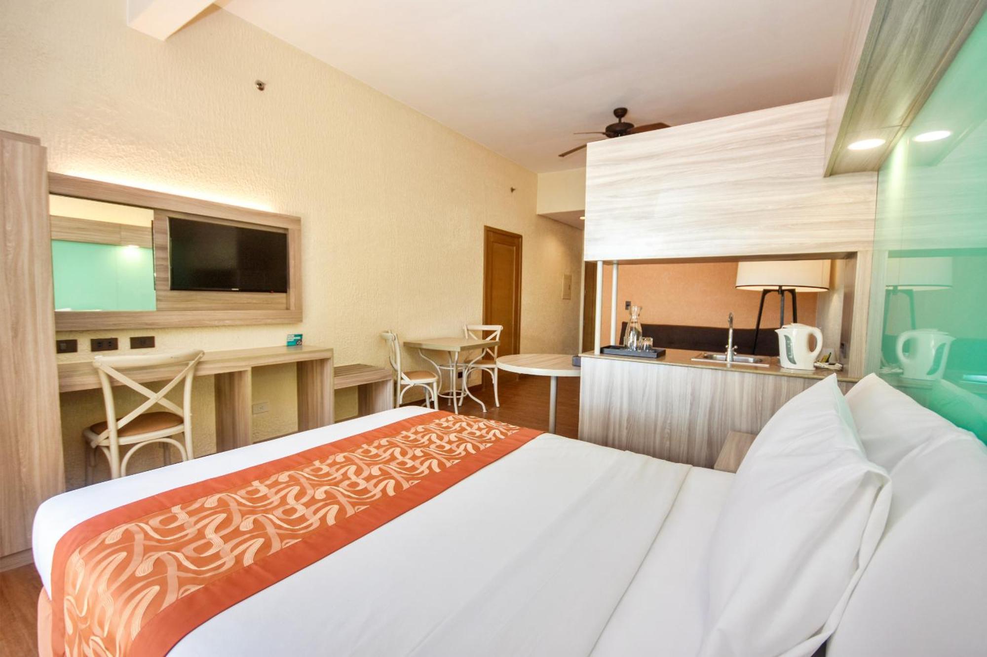 Microtel By Wyndham Boracay Balabag  Εξωτερικό φωτογραφία