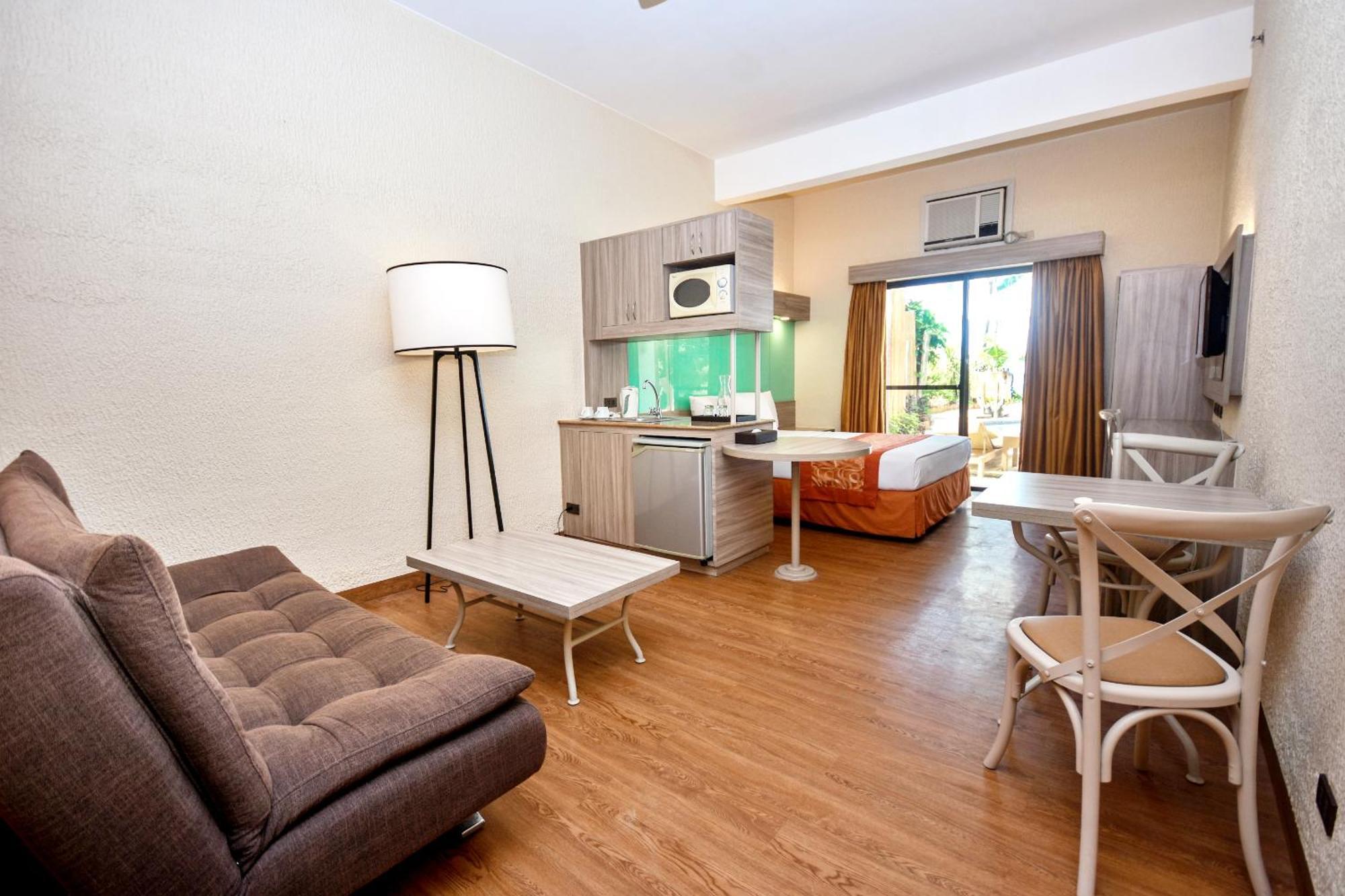 Microtel By Wyndham Boracay Balabag  Εξωτερικό φωτογραφία