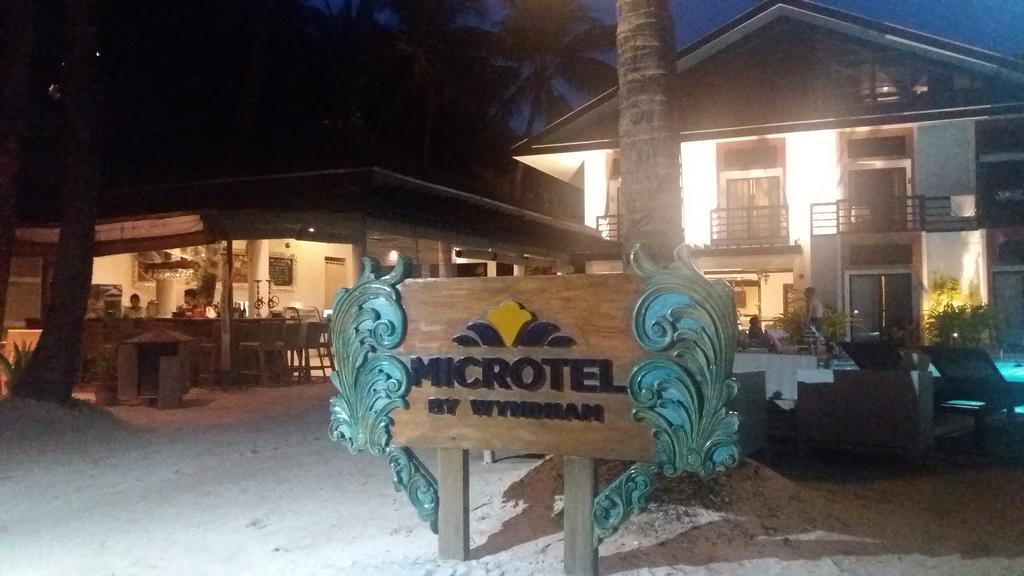 Microtel By Wyndham Boracay Balabag  Εξωτερικό φωτογραφία