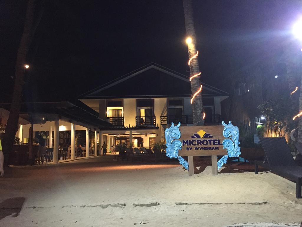 Microtel By Wyndham Boracay Balabag  Εξωτερικό φωτογραφία
