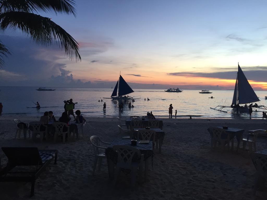 Microtel By Wyndham Boracay Balabag  Εξωτερικό φωτογραφία